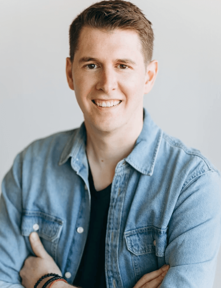 Matthias Eichhorn – Hypnose & Coaching in Bensheim an der Bergstraße Porträt von Matthias Eichhorn, Hypnose Coach in Bensheim, mit freundlichem Blick und ruhiger Ausstrahlung